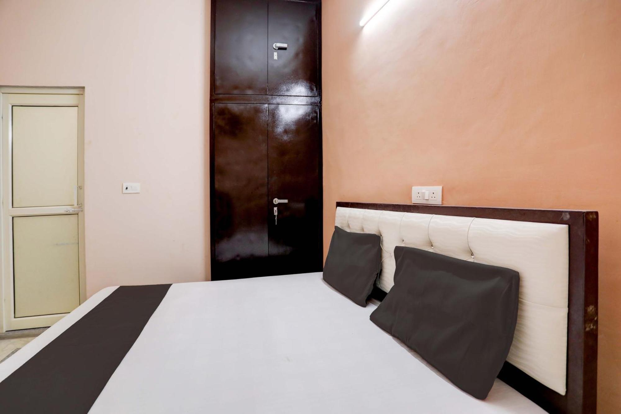 נוידה Hotel O Tilak Hotel 24 Sector 27 Near By Vinayak Hospital Gali No-6 מראה חיצוני תמונה