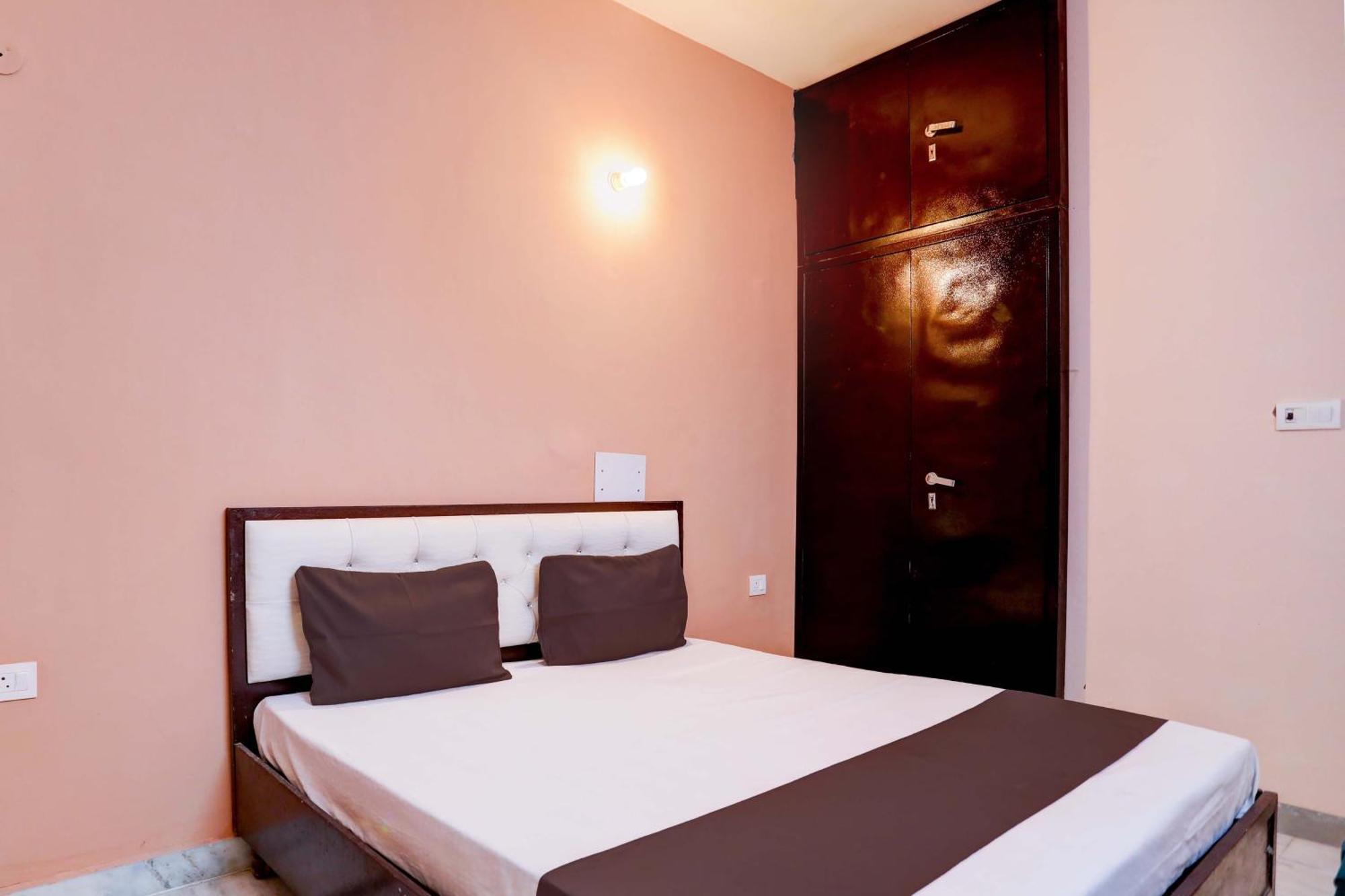 נוידה Hotel O Tilak Hotel 24 Sector 27 Near By Vinayak Hospital Gali No-6 מראה חיצוני תמונה